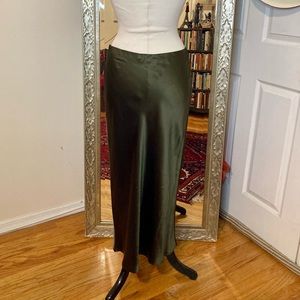 Amanda Uprichard 💯 silk army green high waist midi skirt. Size L. New with tags